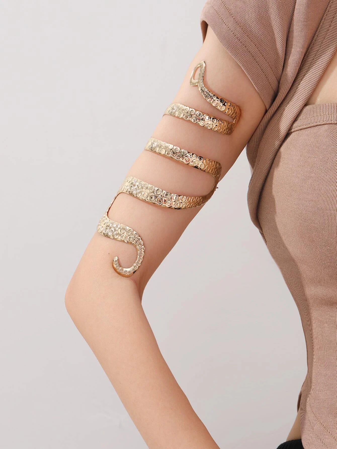 Arm Cuff Dourada Torcida
